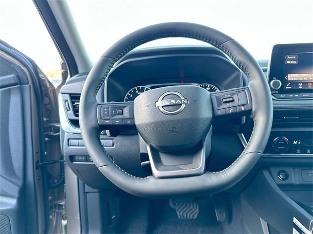 Used 2025 Nissan Rogue SV image 25