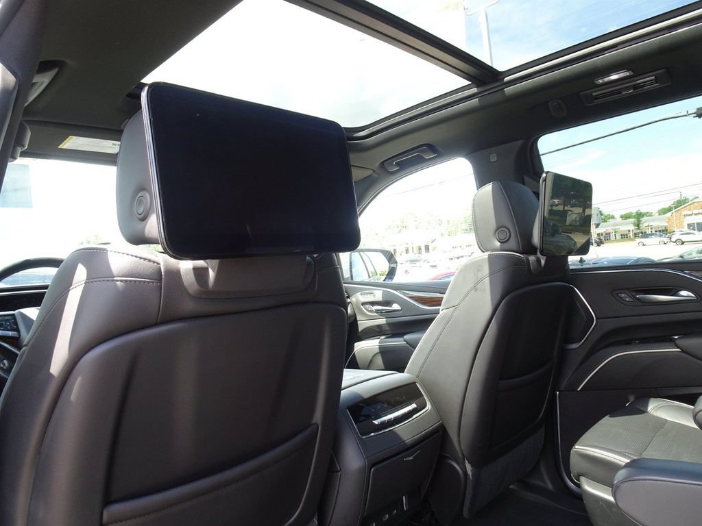 Used 2021 Cadillac Escalade Premium Luxury AWD/4WD image 17