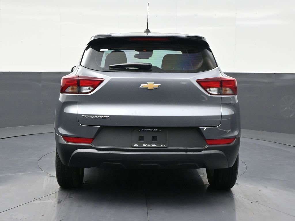Used 2021 Chevrolet TrailBlazer LS FWD image 4