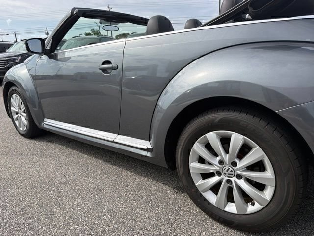 Used 2018 Volkswagen Beetle 2.0T S FWD image 20