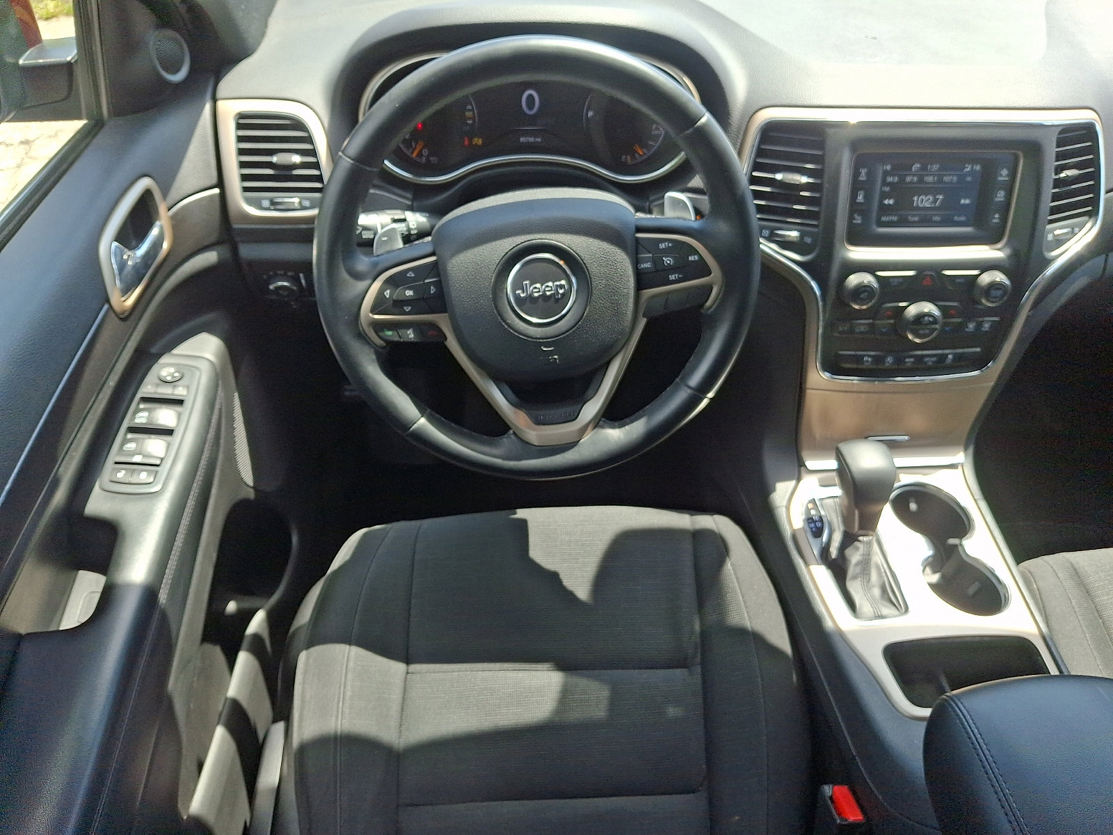 Used 2017 Jeep Grand Cherokee Laredo AWD/4WD image 12