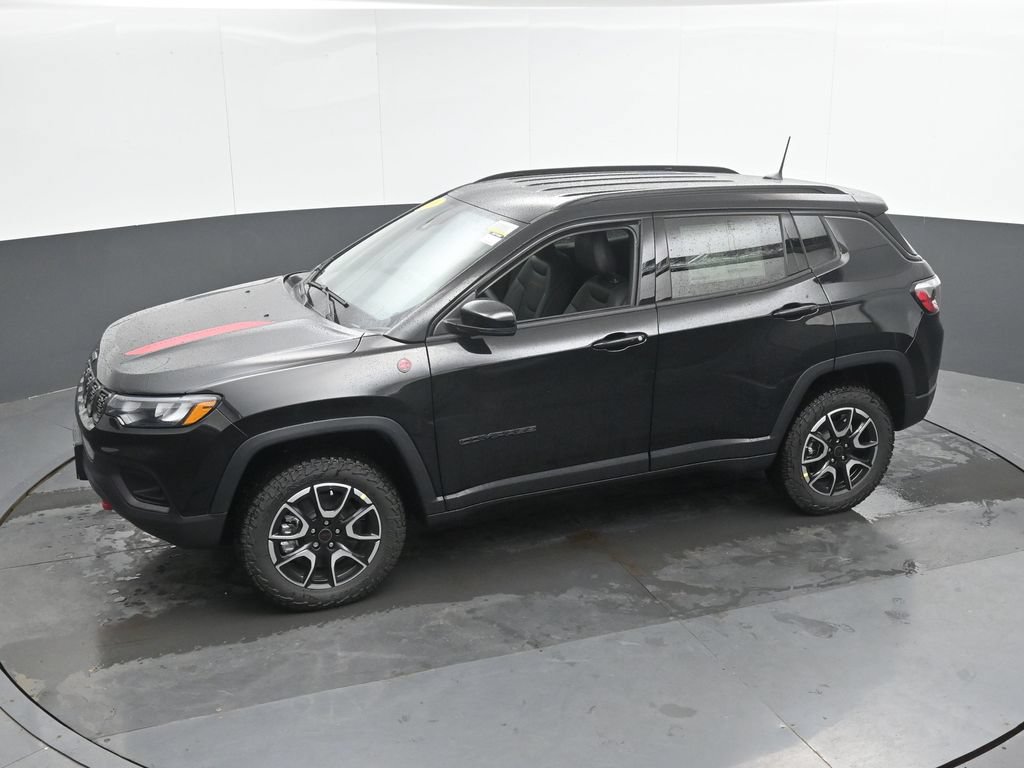 New 2026 Jeep Compass Trailhawk w/ Trailer Tow Group AWD/4WD image 36