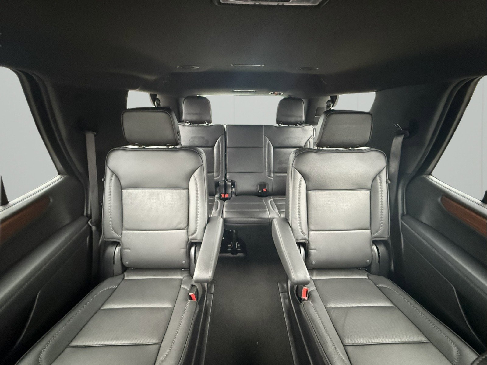 Used 2025 GMC Yukon Denali image 32