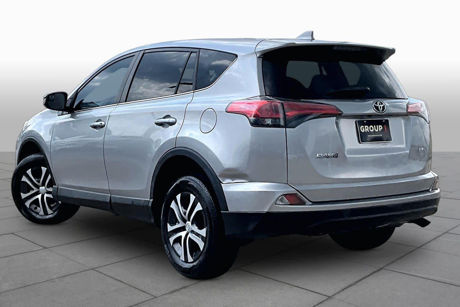 Used 2017 Toyota RAV4 LE FWD image 12