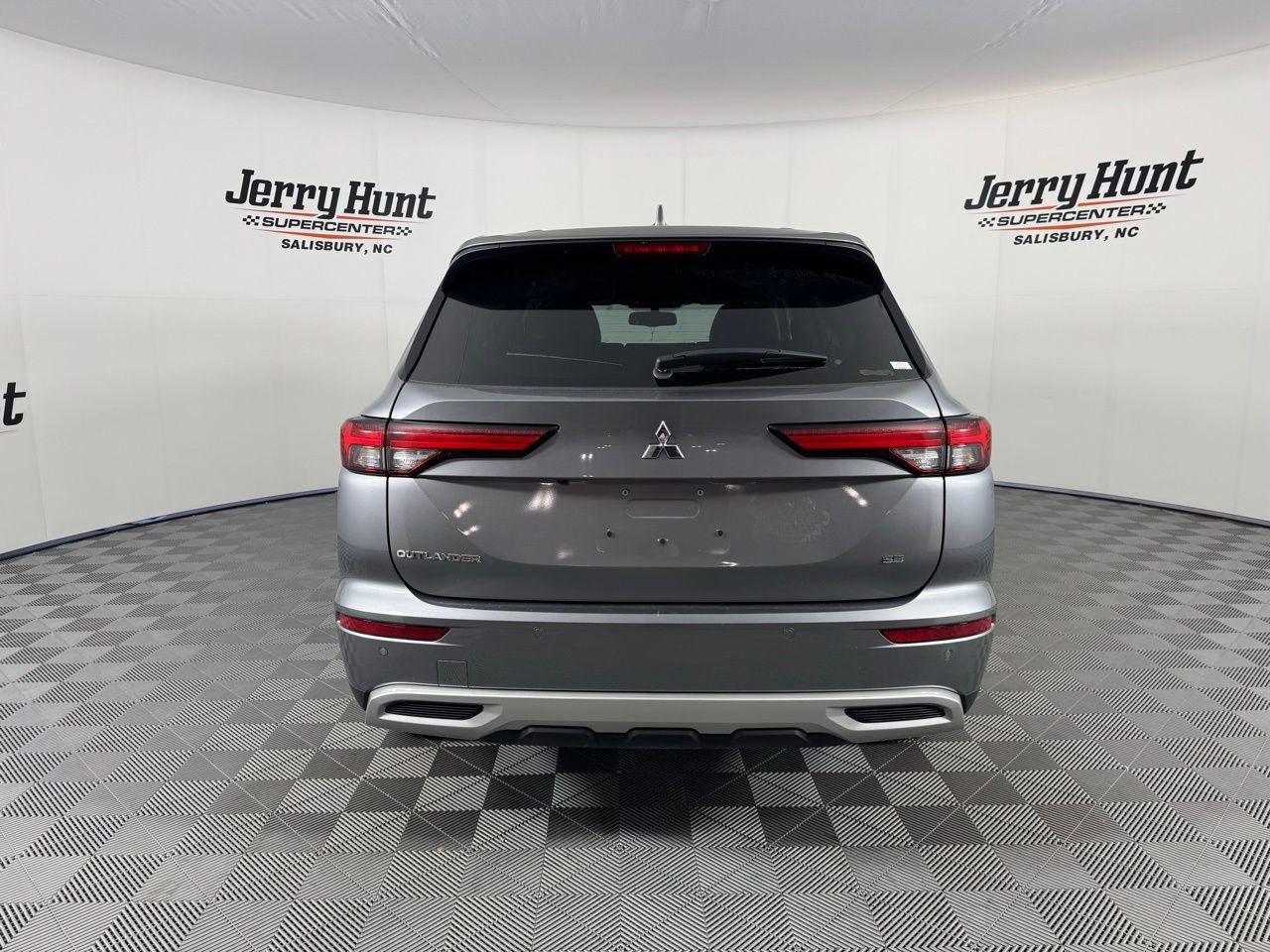 Used 2024 Mitsubishi Outlander SE image 10