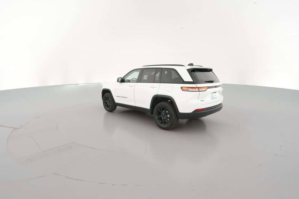 New 2025 Jeep Grand Cherokee Altitude image 8