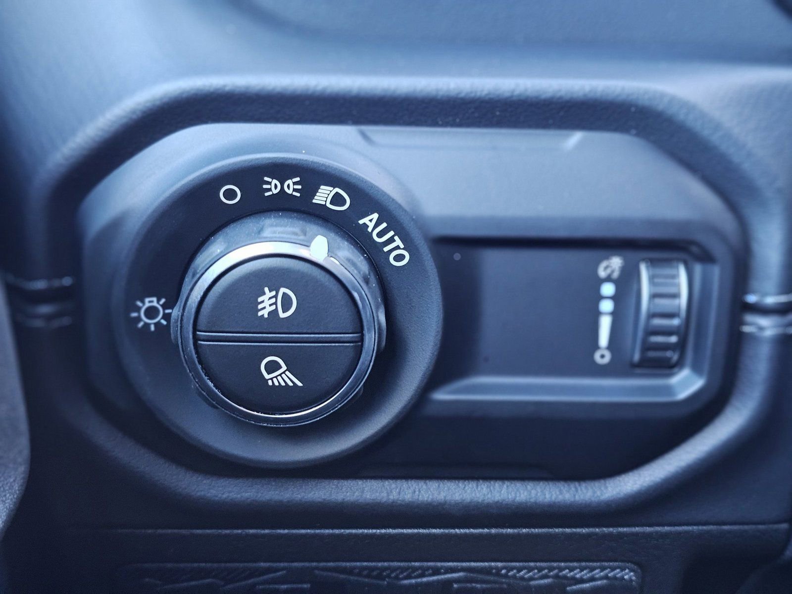 New 2026 Jeep Gladiator Sahara image 12