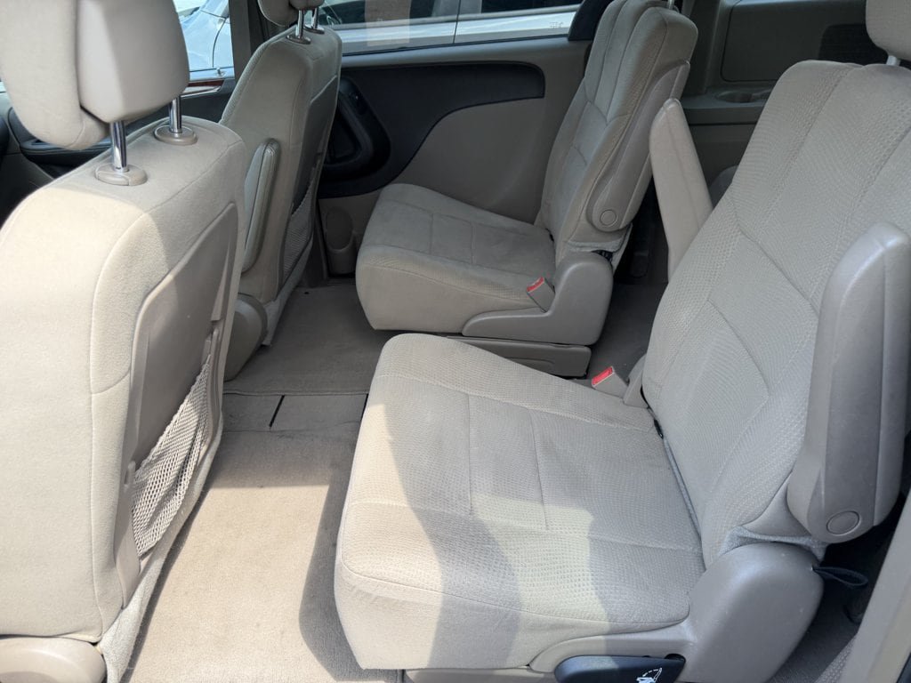 Used 2012 Chrysler Town & Country Touring w/ Entertainment Group #1 FWD image 16