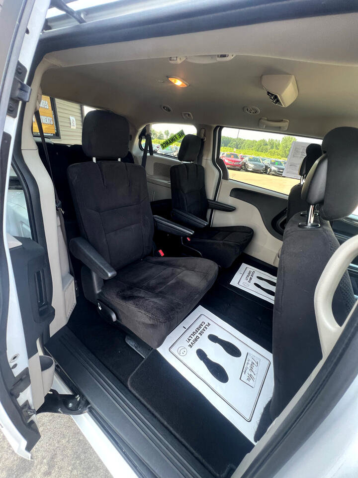 Used 2014 Dodge Grand Caravan SXT image 12