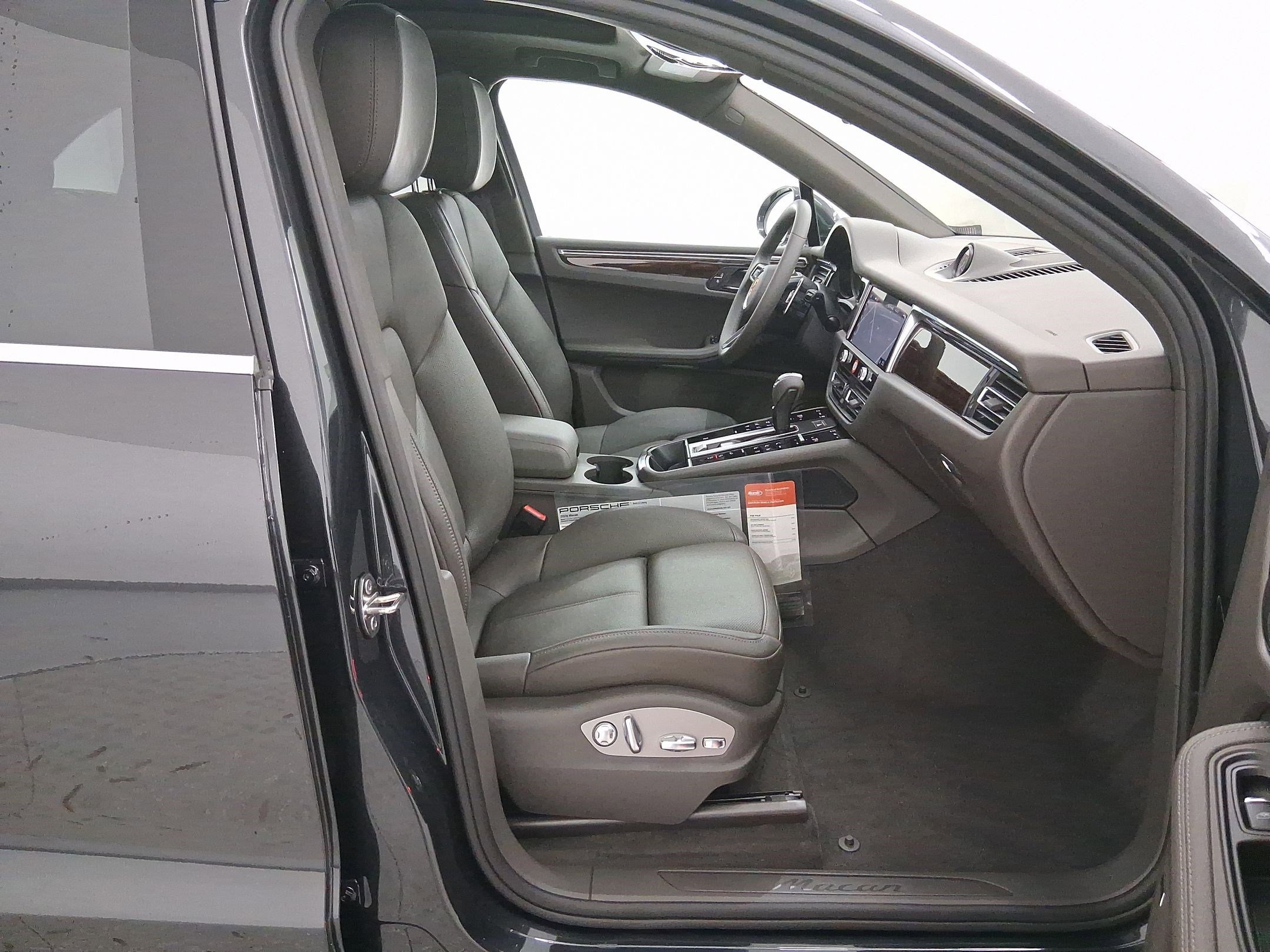 Used 2026 Porsche Macan image 34