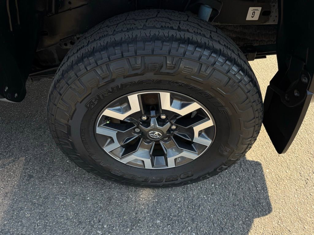 Used 2021 Toyota Tacoma TRD Off-Road w/ Technology Package AWD/4WD image 9