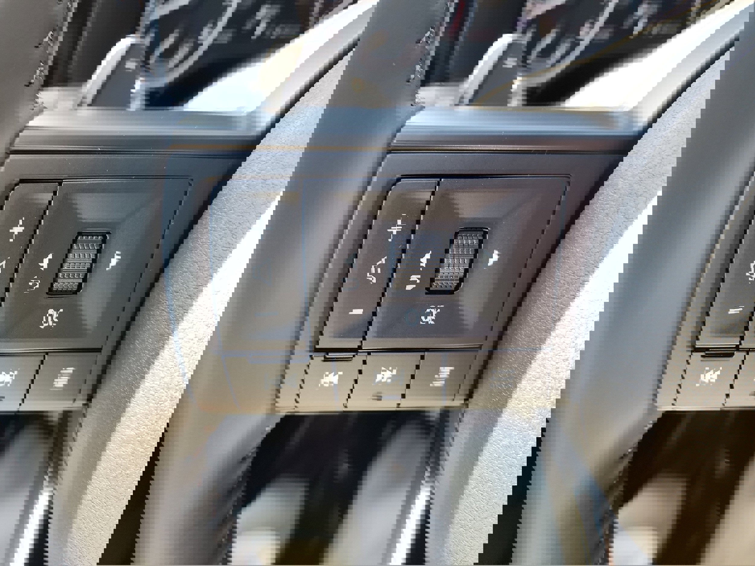 New 2025 Nissan Pathfinder SV w/ Black Appearance Package image 19