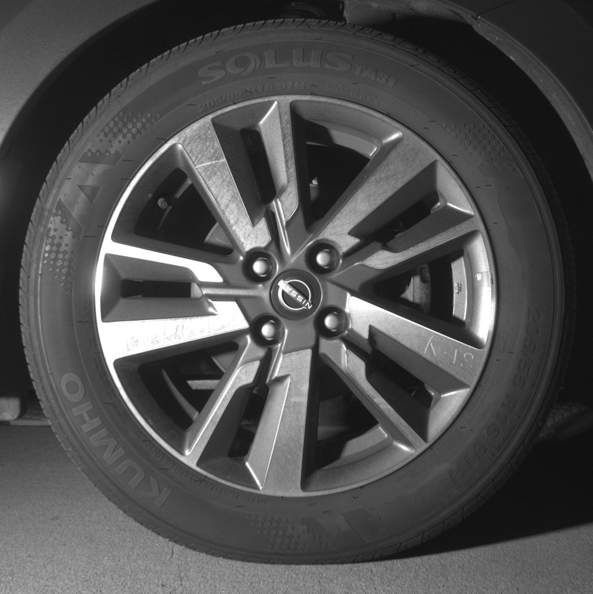 Used 2025 Nissan Versa SV FWD image 13