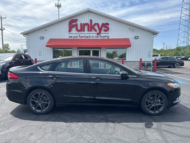 Used 2018 Ford Fusion SE w/ Equipment Group 201A FWD image 2