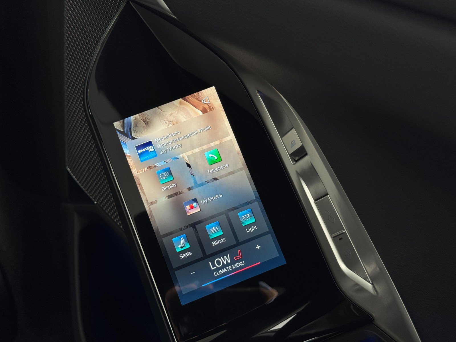 Used 2024 BMW i7 eDrive50 w/ Premium Package image 42