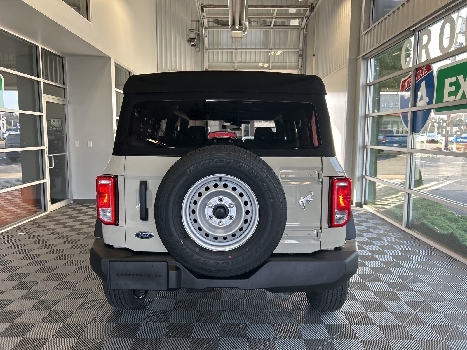 New 2025 Ford Bronco 4-Door image 5