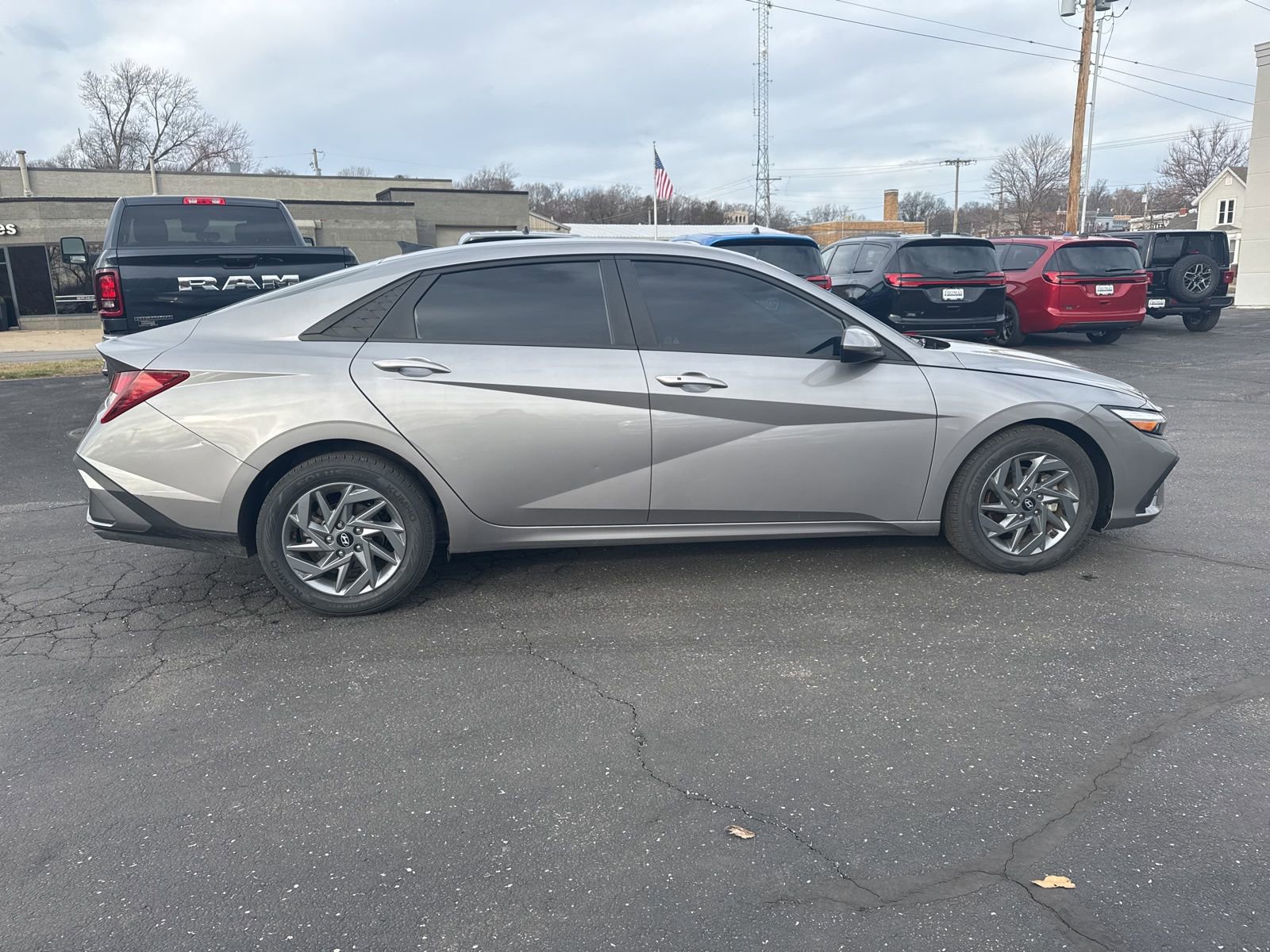 Used 2024 Hyundai Elantra SEL image 8