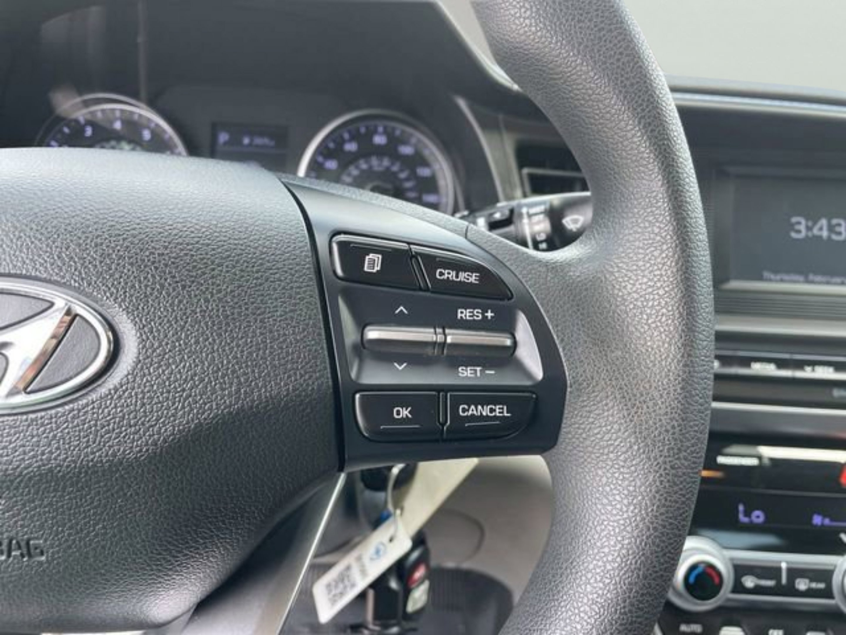 Used 2020 Hyundai Elantra SE FWD image 23