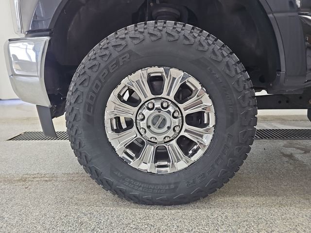 Used 2019 Ford F350 Lariat w/ Chrome Package image 24