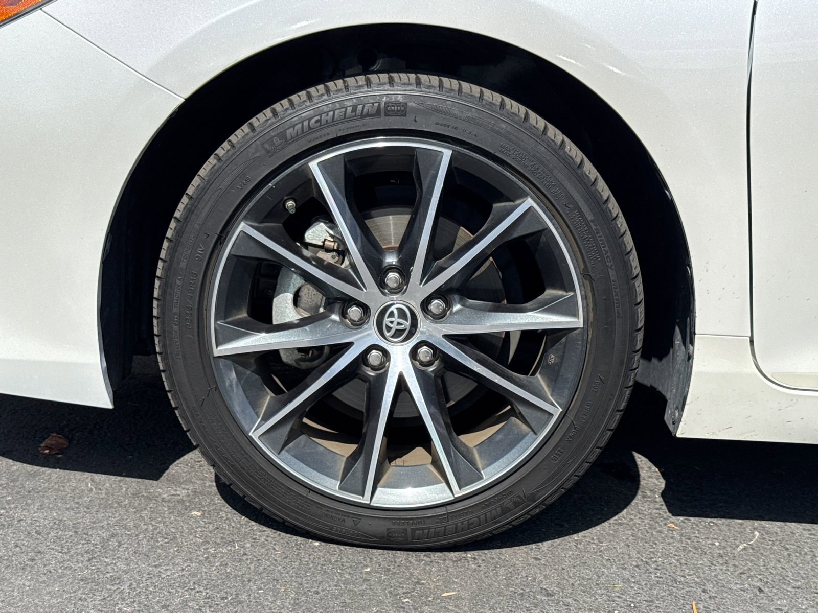 Used 2016 Toyota Camry XSE FWD image 4