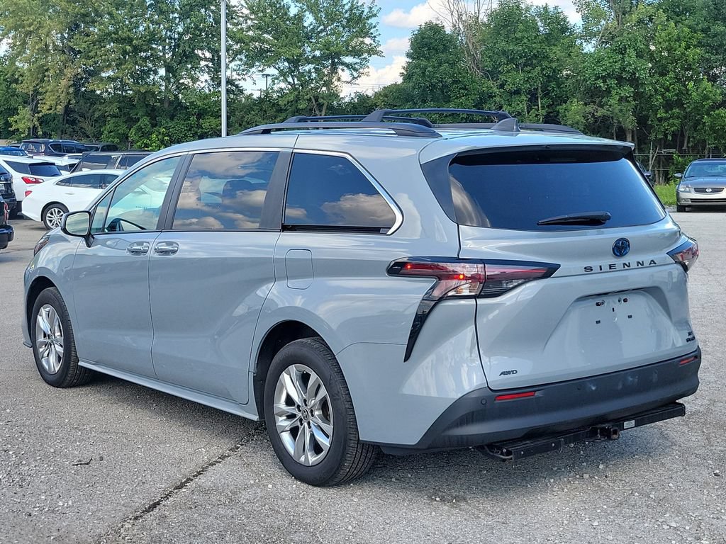 Used 2023 Toyota Sienna XLE Woodland Edition AWD/4WD image 2