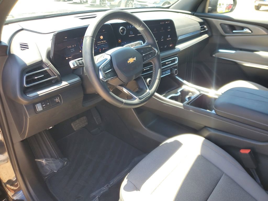 Used 2026 Chevrolet Traverse LT w/ Driver Confidence Package FWD image 14