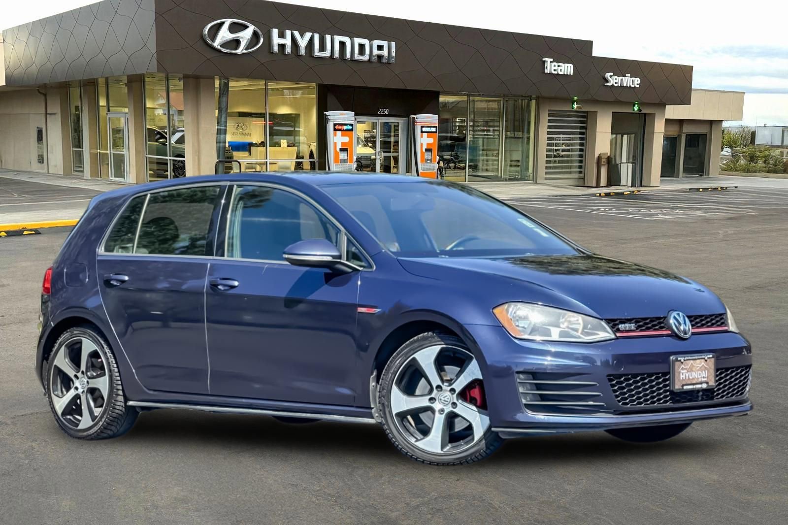 Used 2015 Volkswagen GTI SE FWD video 2