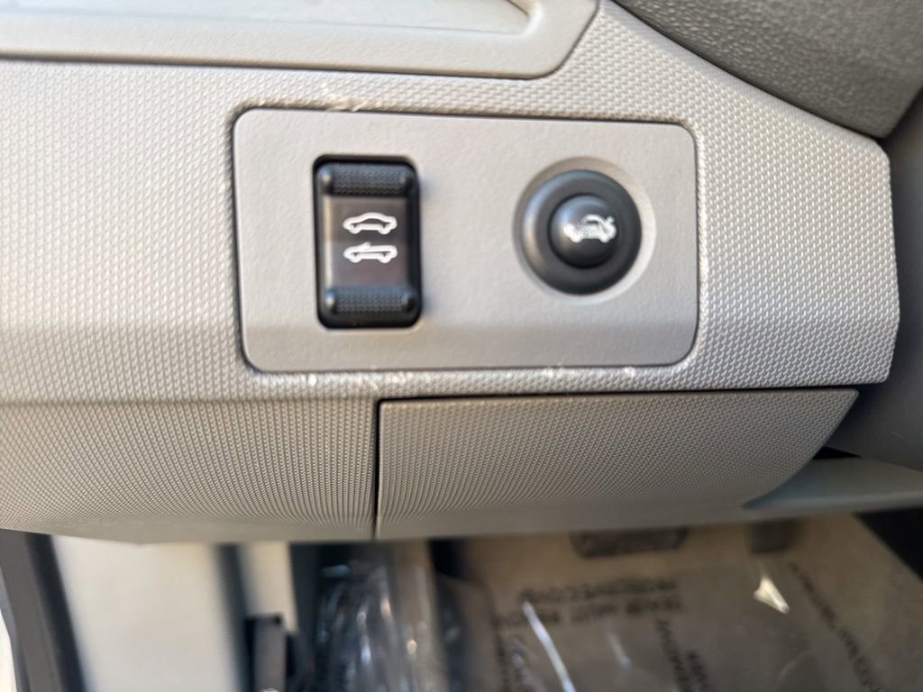 Used 2008 Chrysler Sebring LX image 9