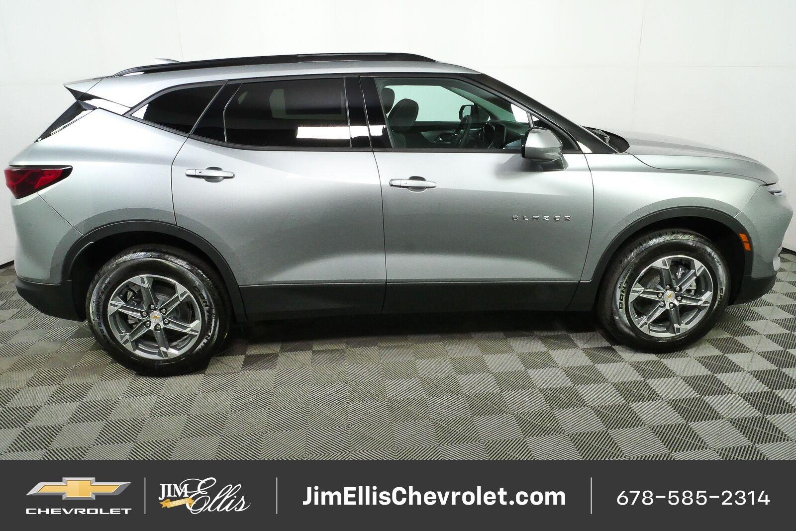 New 2026 Chevrolet Blazer LT w/ Convenience Package FWD image 2