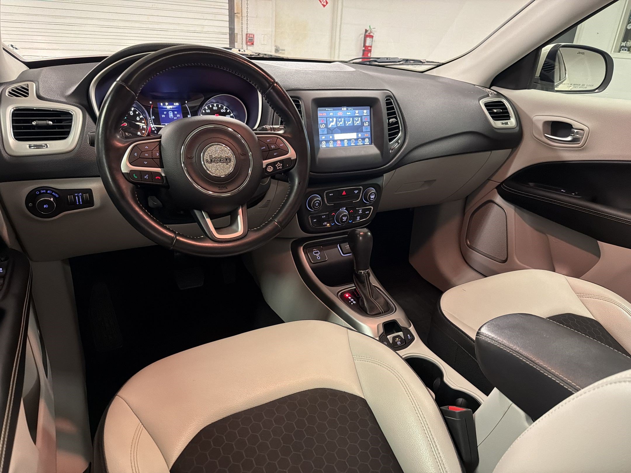 Used 2020 Jeep Compass Latitude FWD image 29