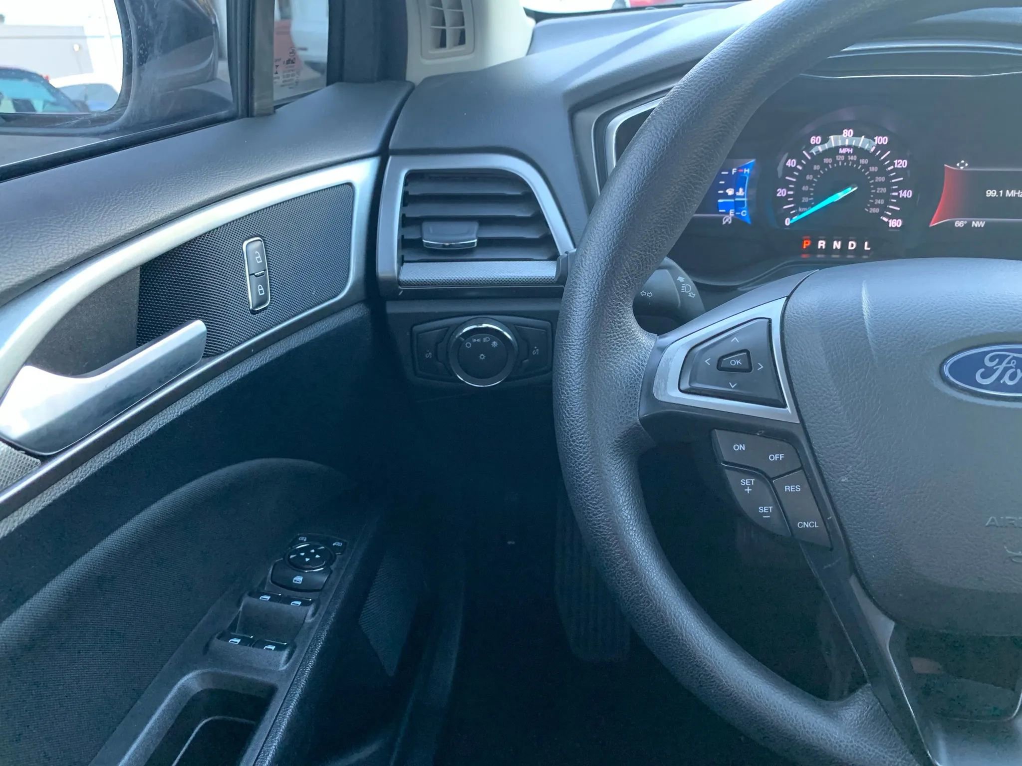 Used 2020 Ford Fusion SE image 13