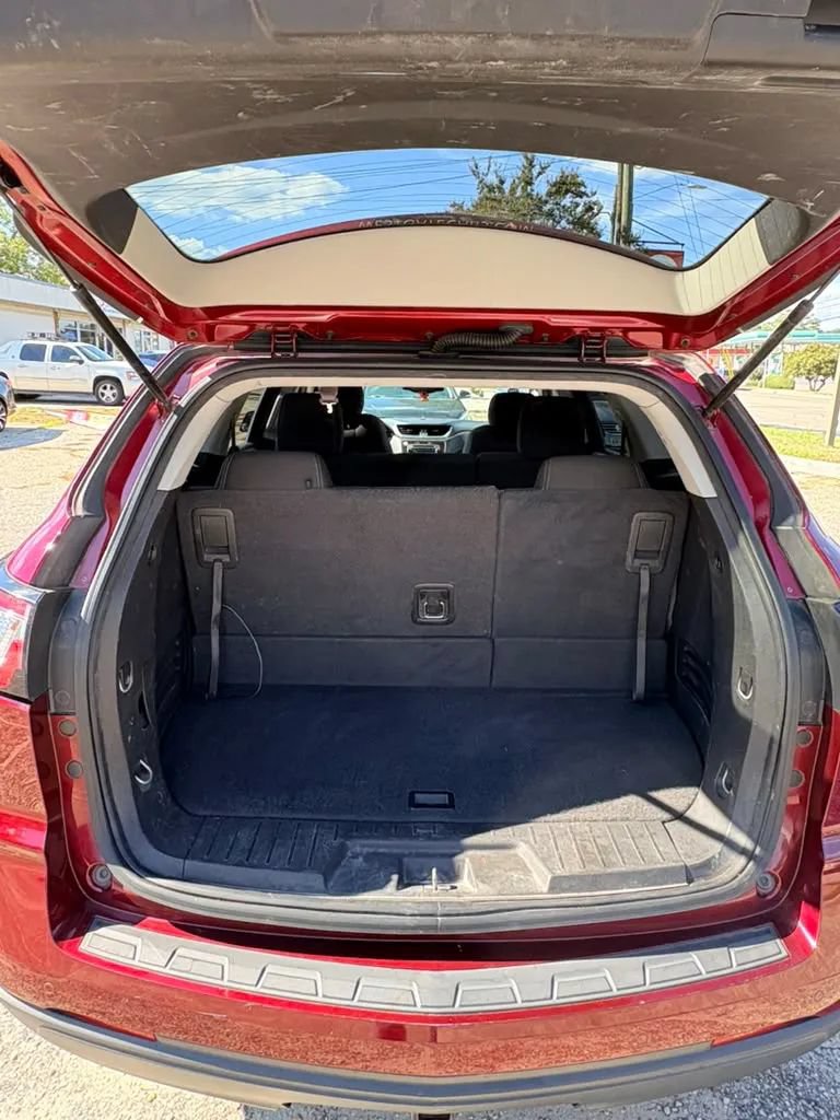 Used 2015 Chevrolet Traverse LT w/ Style and Technology Package FWD image 9