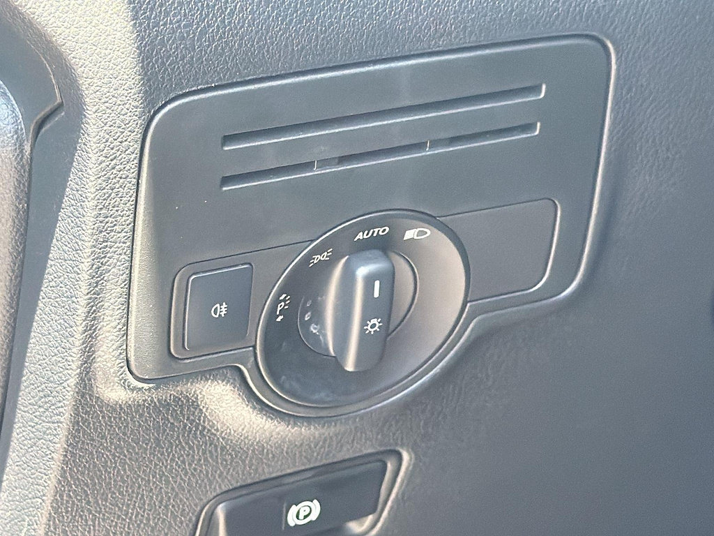 Used 2018 Mercedes-Benz Metris Passenger image 14