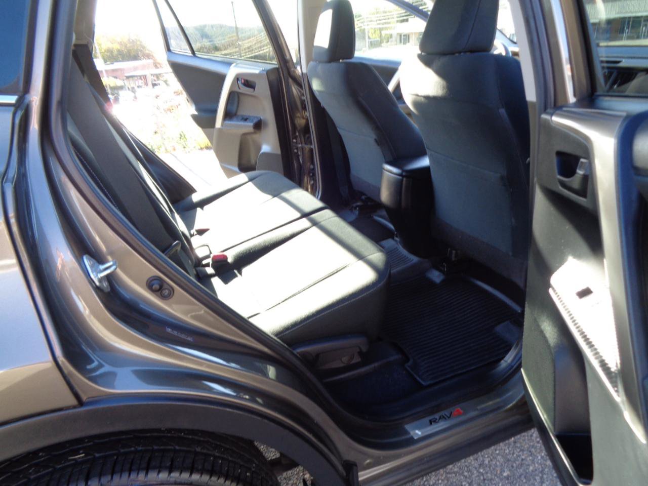 Used 2013 Toyota RAV4 XLE image 17