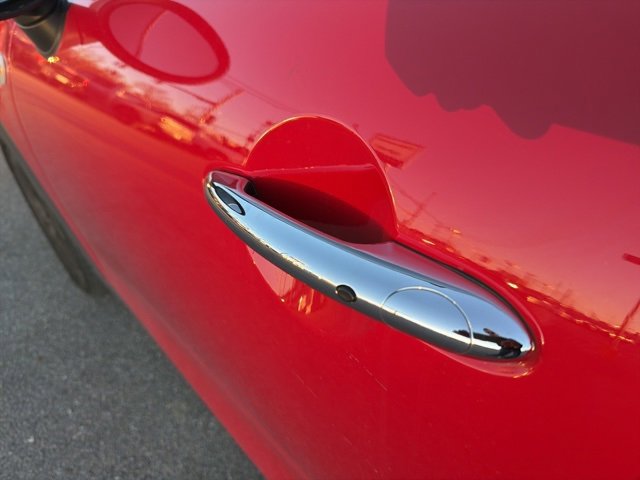 Used 2021 MINI Cooper 4-Door Hardtop w/ Storage Package image 32