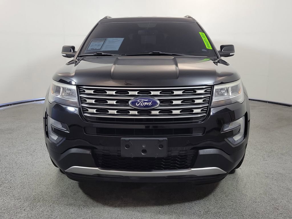 Used 2017 Ford Explorer XLT w/ Equipment Group 202A FWD image 2