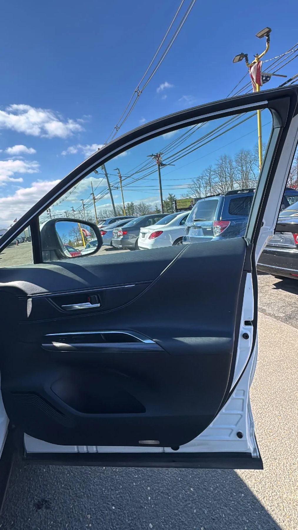 Used 2021 Toyota Venza XLE w/ Softex Package image 24