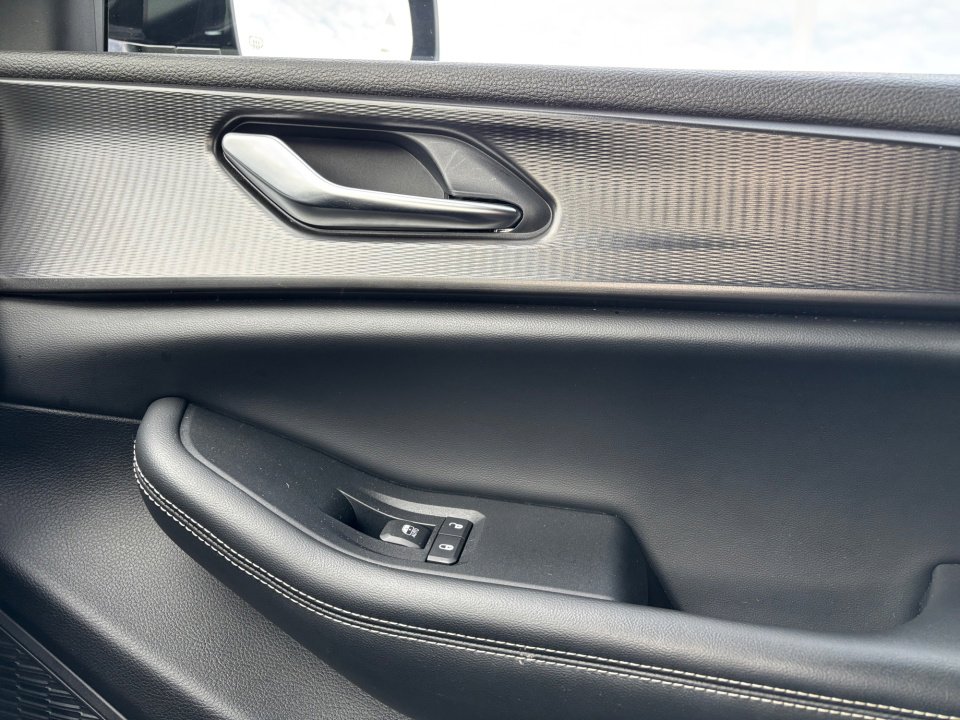 Used 2023 Jeep Grand Cherokee L Laredo image 35