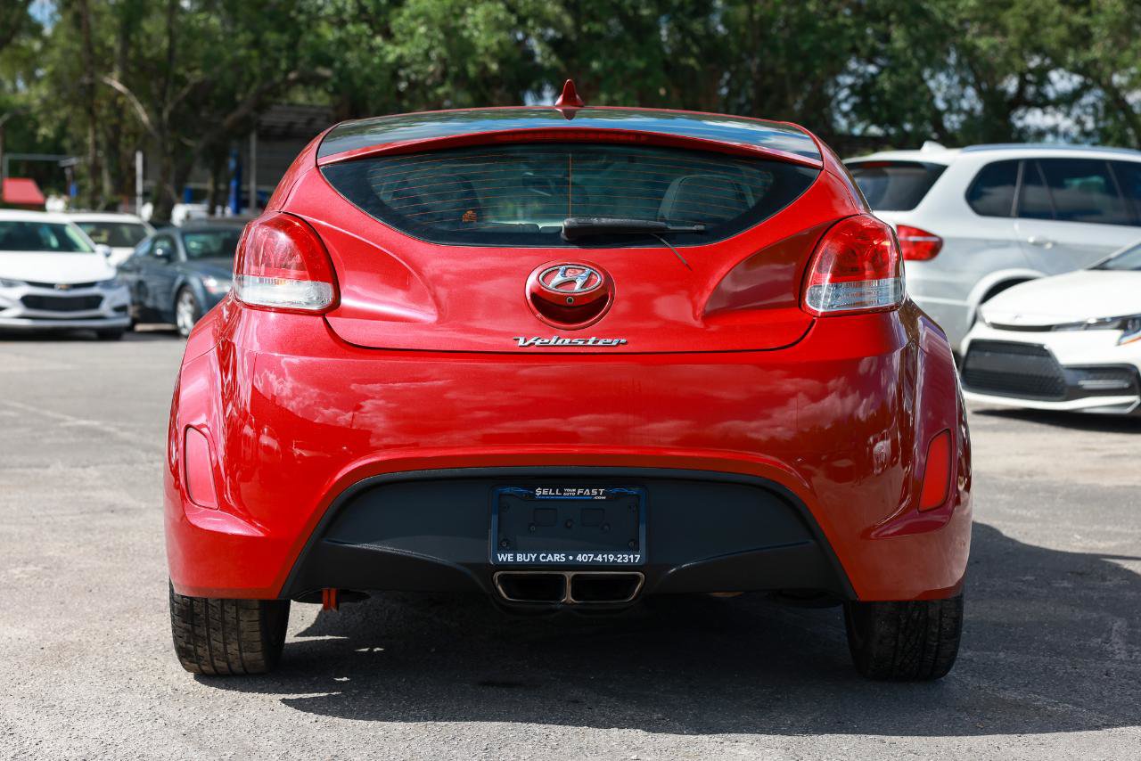 Used 2016 Hyundai Veloster FWD image 7