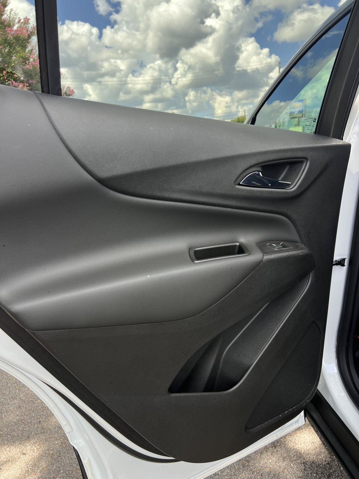 Used 2024 Chevrolet Equinox LT w/ LPO, Floor Liner Package FWD image 19