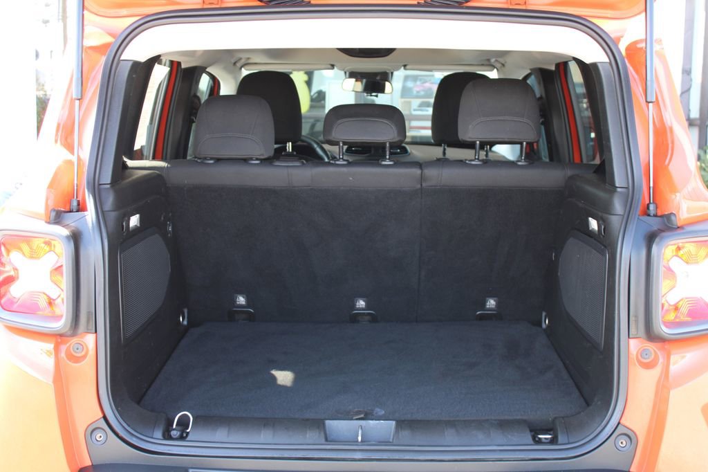 Used 2015 Jeep Renegade Trailhawk w/ Safety & Security Group I image 27