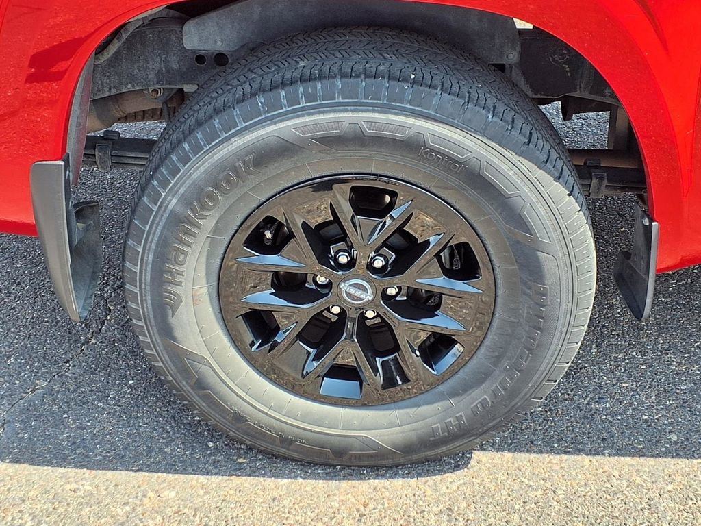 Used 2024 Nissan Frontier SV image 9