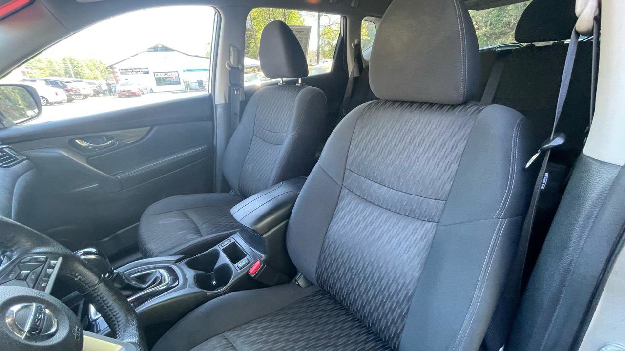 Used 2018 Nissan Rogue SV w/ Sun & Sound Touring Package image 16