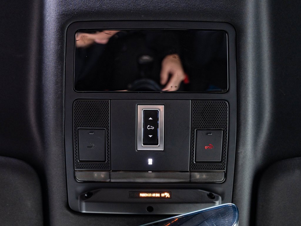 Used 2023 Land Rover Defender 110 75th Limited Edition image 39