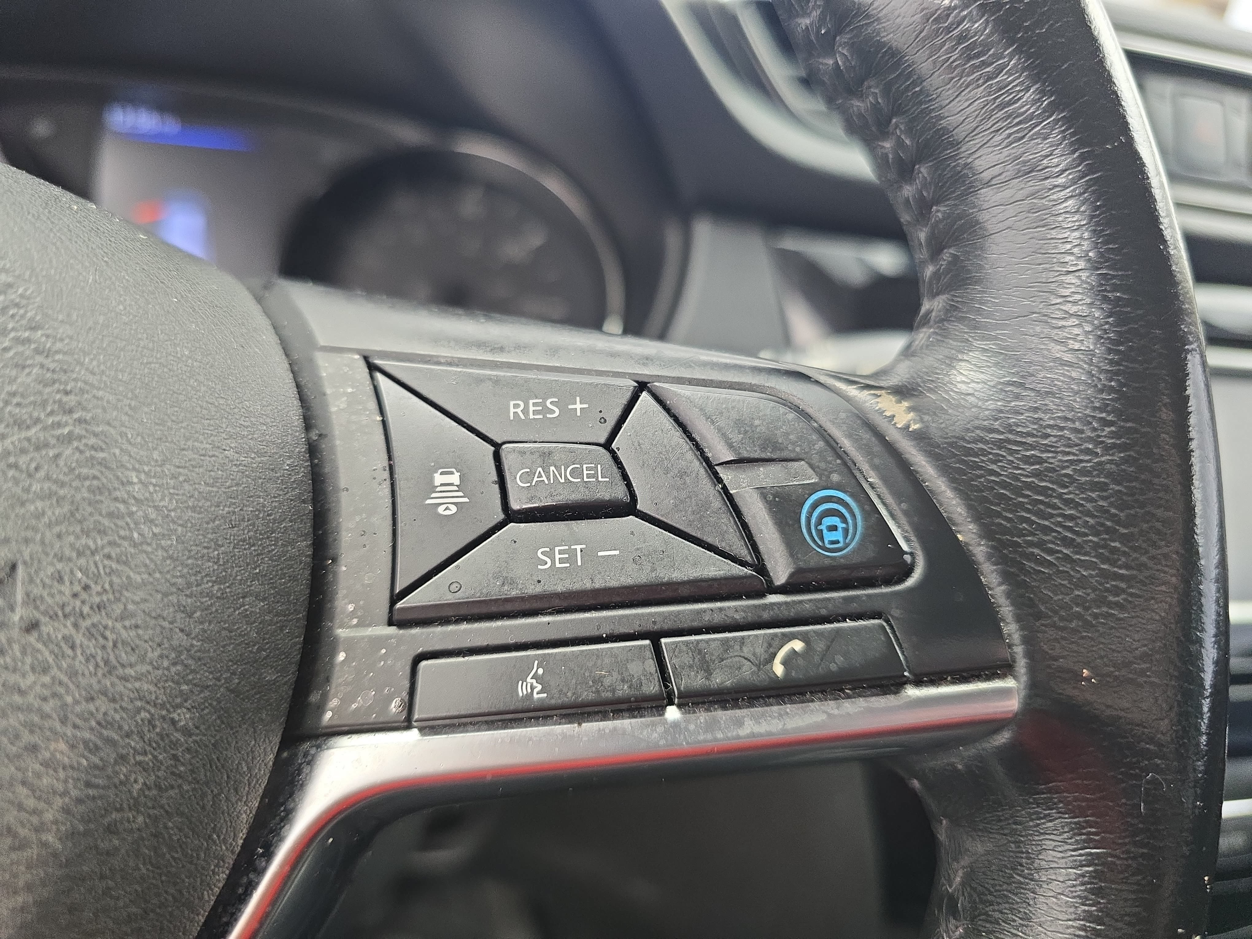 Used 2019 Nissan Rogue SV w/ Premium Package AWD/4WD image 18