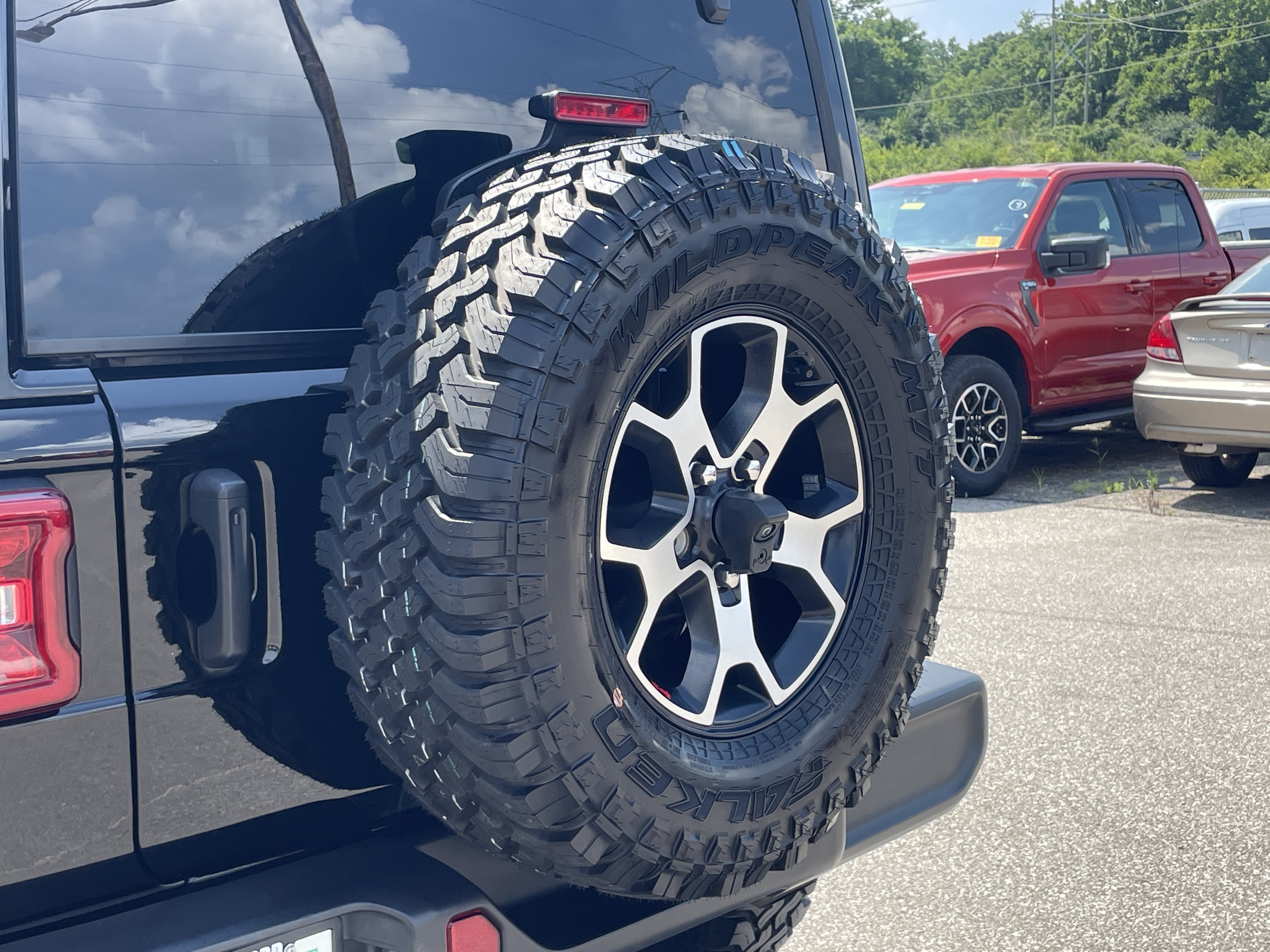 Used 2023 Jeep Wrangler Unlimited Rubicon w/ LED Lighting Group AWD/4WD image 39