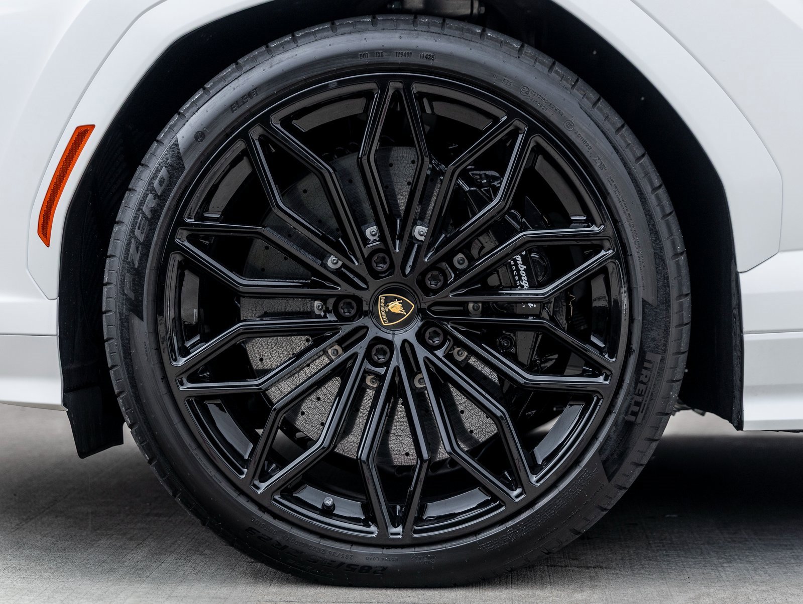 Used 2025 Lamborghini Urus SE image 13