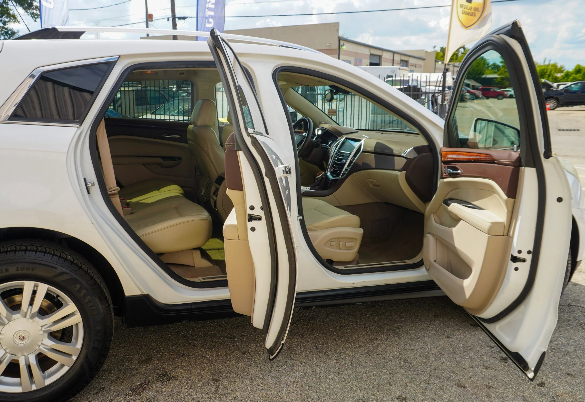 Used 2016 Cadillac SRX Luxury w/ Driver Awareness Package image 15