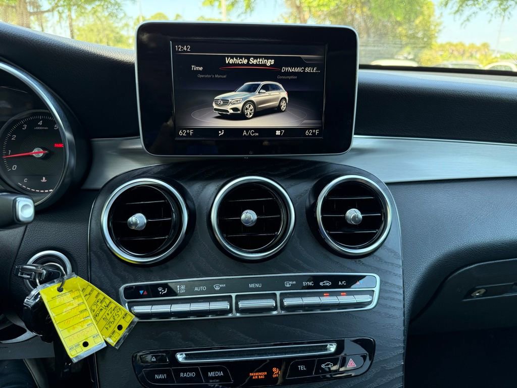 Used 2019 Mercedes-Benz GLC 300 4MATIC w/ Premium Package image 29