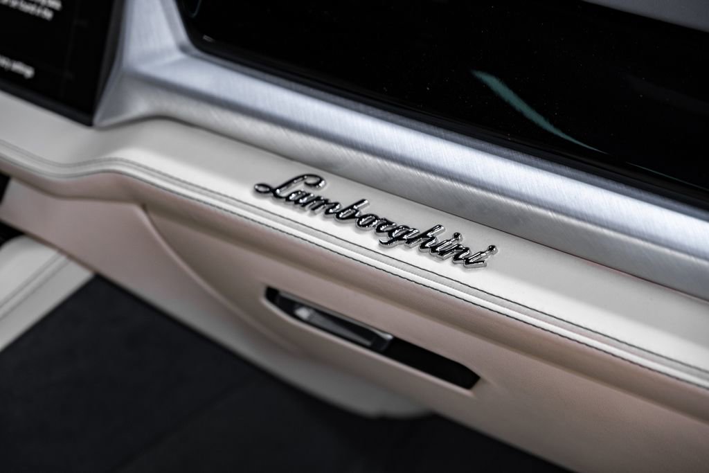 Used 2026 Lamborghini Urus SE AWD/4WD image 31